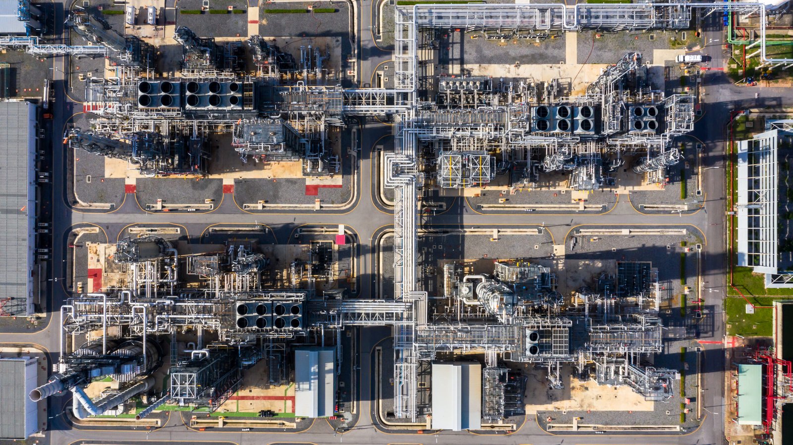 oil-and-gas-refinery-plant-form-industry-zone-aer